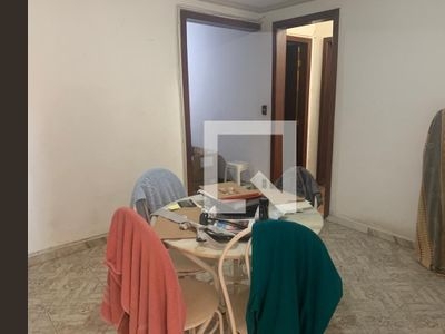 APARTAMENTO no 1º andar com 3 dormitórios e 2 garagens