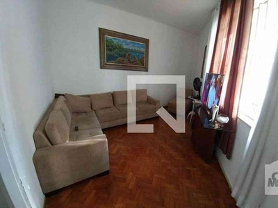 Casa com 3 quartos à venda no bairro Floresta, 150m²