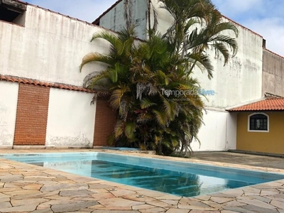 P005 - Linda casa com 3 dormitórios, piscina, churrasqueira em Peruíbe