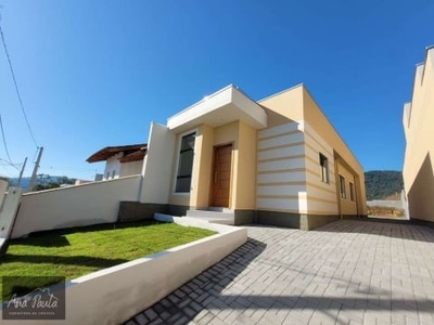 Casa moderna em estilo platibanda possuindo de 3 dormitórios, estrada das areias