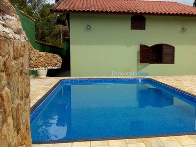 ESPAÇOSA CASA DE PRAIA COM PISCINA, 4 QUARTOS, 1 COM SUITE