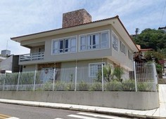 Casa com 4 quartos à venda na rua desembargador flávio tavares da cunha mello, 239, coqueiros, florianópolis por r$ 1.600.000