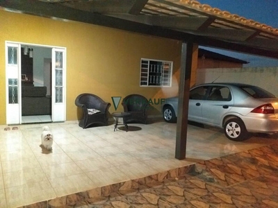 Casa com 3 quartos à venda, 250.0m²