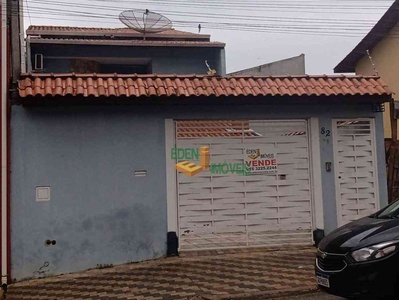 Casa com 3 quartos à venda no bairro Jardim Alegria, 130m²