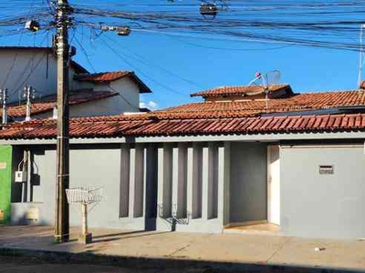 Casa com 3 quartos à venda no bairro Residencial Balneário, 398m²