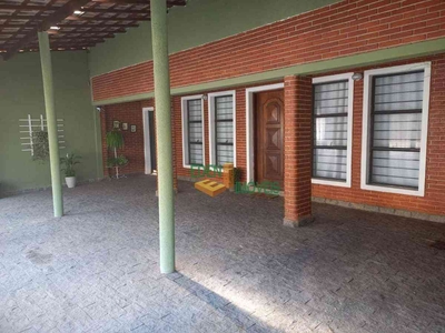 Casa com 3 quartos à venda no bairro Vila Barão, 235m²