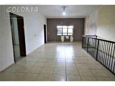 Casa com 3 quartos para alugar no bairro Jardim Utinga, 180m²