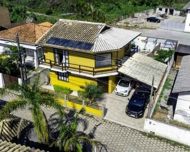 Casa com quatro quartos e piscina à venda no Rio Tavares