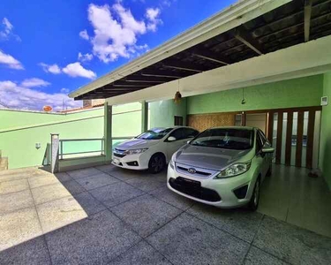 Casa de 4 quartos 5 banheiros e 3 vagas de garagem cobertas