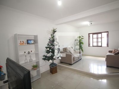 CASA com 3 dormitórios e 2 garagens