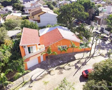 ![CDATA[Casa para Venda - 197m², 3 dormitórios, 4 vagas - Teresópolis]]