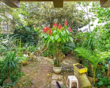 Linda casa com 4 quartos, 1 suíte em Rua tranquila e arborizada no Morumbi - São Paulo - S