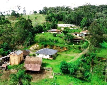 Sítio Orgânico à Venda de 25 Hectares com 2 Casas em Santa Catarina