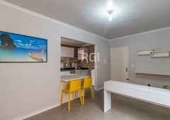 Apartamento à venda por R$ 215.000