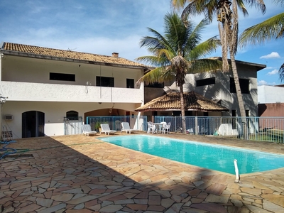 Casa em Jardim Independência, Taubaté/SP de 450m² 4 quartos à venda por R$ 989.000,00 ou para locação R$ 5.500,00/mes