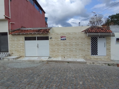 Casa em Rendeiras, Caruaru/PE de 200m² 3 quartos à venda por R$ 279.000,00