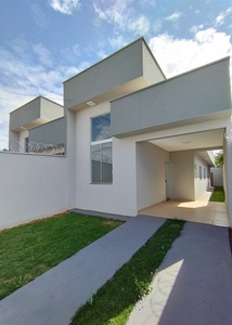 Casa em Setor Serra Dourada, Aparecida de Goiânia/GO de 108m² 3 quartos à venda por R$ 359.000,00