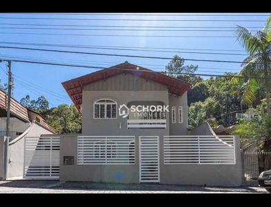 Casa no Bairro Garcia em Blumenau com 3 Dormitórios (1 suíte) e 155 m²