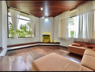 Casa no Bairro Itoupava Norte em Blumenau com 4 Dormitórios (2 suítes) e 500 m²