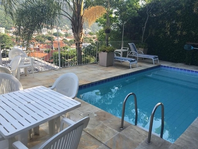 Casa em São Francisco Niterói com 4 quartos , piscina para locação ou venda
