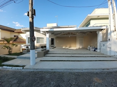 FLA / Casa para aluguel e venda com 250 metros2 com 3 quartos em Vila Zezé - Jacareí - SP