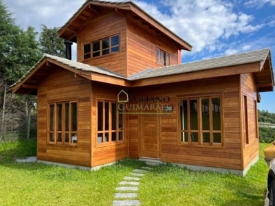 Casa nova á venda de madeira nobre, com excelente localização em rancho queimado sc