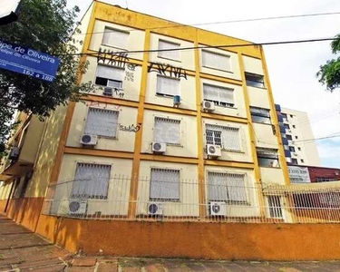 Apartamento de 2 (dois) dormitórios, com excelente localização, no Bairro Petrópolis. Ampl