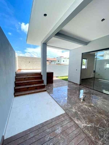 Casa com 3 quartos à venda no bairro Ingleses do Rio Vermelho, 183m²