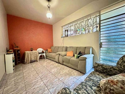 Casa com 3 quartos à venda no bairro Santa Efigênia, 400m²