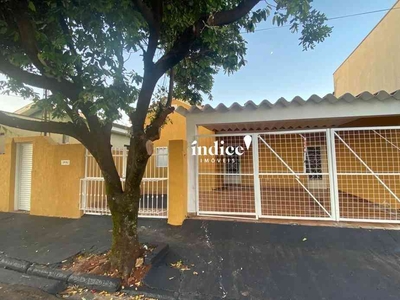 Casa com 3 quartos à venda no bairro Vila Tibério, 224m²