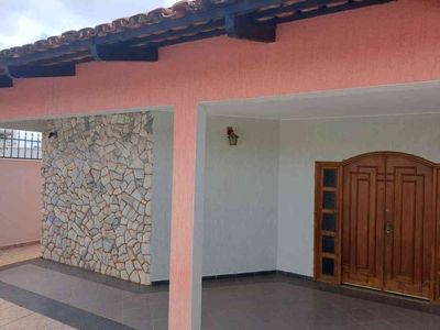 Casa em Condomínio com 4 quartos à venda no bairro Região dos Lagos, 527m²