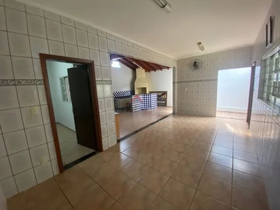 Casa para alugar em Vila Nova de 209.00m² com 3 Quartos e 1 Suite