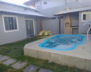Linda casa com 2 quartos, área gourmet e piscina pronta para morar em Unamar - Cabo Frio
