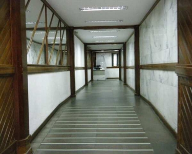 Sala comercial a venda com 48m², no 16º andar no Centro Histórico/POA