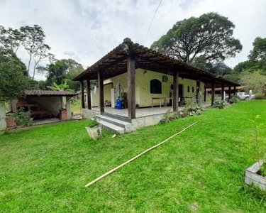 Sitio em região nobre próximo a piscinas naturais e cachoeiras