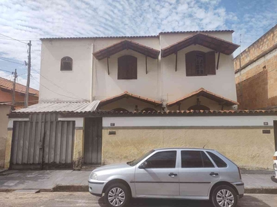 Casa com 5 quartos à venda no bairro Maria Goreti, 400m²