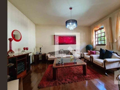 Casa com 5 quartos à venda no bairro Santa Lúcia, 450m²