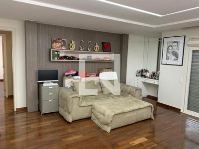 APARTAMENTO no 7º andar com 3 dormitórios e 6 garagens