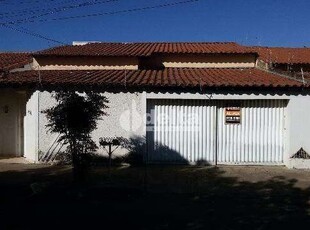 Casa à venda, 3 quartos, 2 suítes, 2 vagas, santa mônica - uberlândia/mg