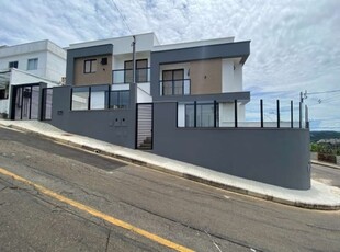 Casa com 3 quartos à venda na rua regente, santana, juiz de fora, 140 m2 por r$ 570.000