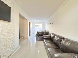 Casa com 3 quartos à venda no bairro Santa Mônica, 90m²