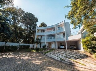 Casa em condomínio, com 4 suítes no melhor da chácara monte alegre.