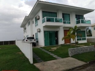 Excelente casa de alto padrão em condomínio de luxo composta por 05 quartos, sendo 05 suítes com varandão e vista total para lagoa, sala de jantar com