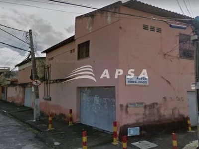 Alugo apartamento no bairro tauape, com 02 quartos, sendo 01 suíte, sala, cozinha e área de serviço.