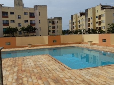 Apartamento em condomínio com piscina, lado praia, aceita financiamento bancário