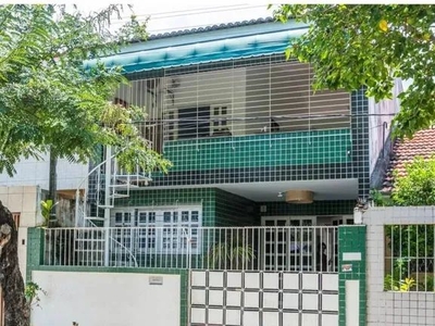 Apartamento para aluguel possui 170 metros quadrados com 5 quartos em Arruda - Recife - PE