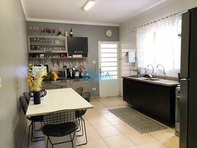 Casa em Jardim das Indústrias, São José dos Campos/SP de 150m² 3 quartos à venda por R$ 619.000,00