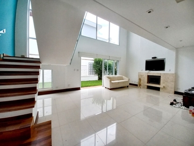 Casa em Vila Caldas, Carapicuíba/SP de 275m² 3 quartos para locação R$ 8.500,00/mes