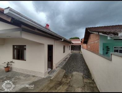 Casa no Bairro Itoupavazinha em Blumenau com 4 Dormitórios (1 suíte) e 178 m²