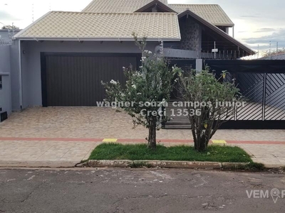 Sobrado com 4 Quartos à Venda por R$ 1.700.000